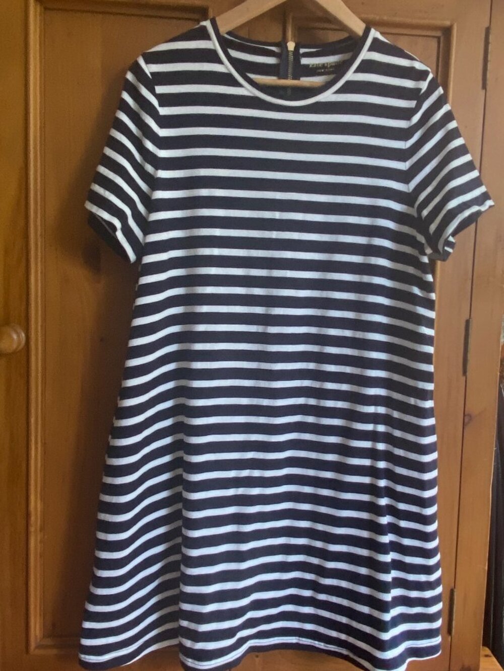 Kate Spade t-shirt dress in size XL. Black and white stripes, short sleeves. Zip